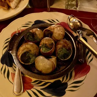 Les escargots de Bourgogne en coquille au beurre la faon des vignerons