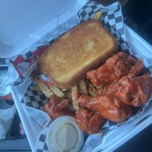 Hot Buffalo Wings 6pc Wing Basket with fries
