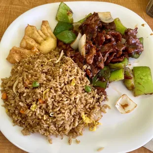 5. Pepper Steak Lunch Combo (with crab puff and fried rice)