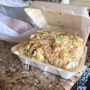 Do you see how much food this is?! Not exaggerating, I bet it&apos;s five pounds. This is chicken rice noodles and I added veggies.