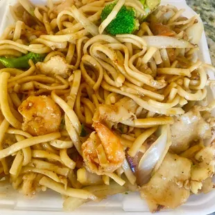 House lo mein with chicken , shrimp &amp; instead of beef, there was ham (?)