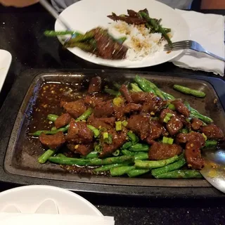 C7. Black Pepper Beef Tenderloin
