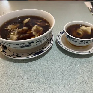 Won Ton Soup med &amp; sm bowls