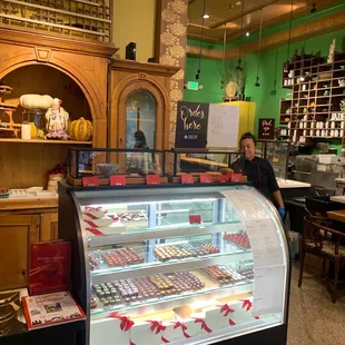 Ooh chocolates and sweets, too hard to resist, must buy something to go