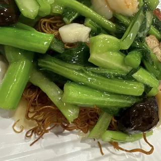 804. Pan-Fried Noodle with Assorted Meats & Seafood