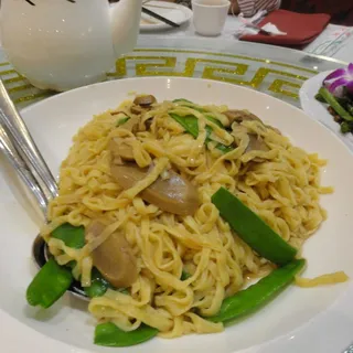 813. Braised E Mein with Assorted Mushrooms
