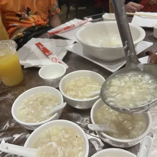 210. Crab Meat & Fish Maw Soup