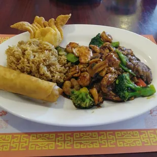 Lunch Special.  Happy Family (Beef,chicken,shrimp and vegetables) with fried rice, spring roll and crab rangoon.