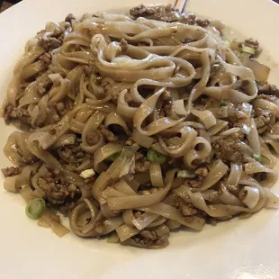 Spicy basil noodle with pork