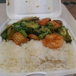 Shrimp with mixed veg. Much food for $6.