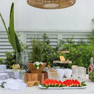 Outdoor dining essentials!