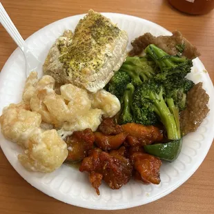 Honey shrimp, salmon, orange chicken and beef broccoli really good!