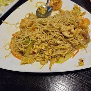 Singapore rice noodles - nice spice with chicken, shrimp &amp; pork