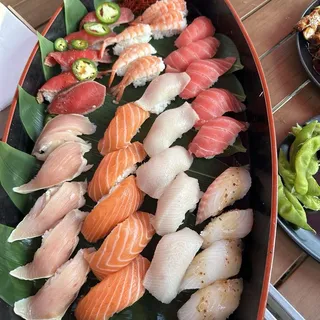 SUSHI BOAT
