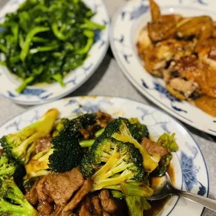 a plate of beef and broccoli