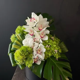 Hat box arrangements for a family or friend