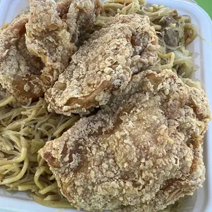 Fried chicken with fried noddles (pancit)