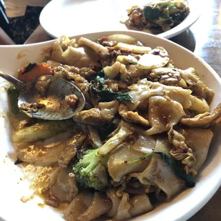 Phad Kee Mao (Drunken Noodle)