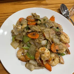 Drunken noodles with shrimp. There were 10 shrimp in the dish, yum!