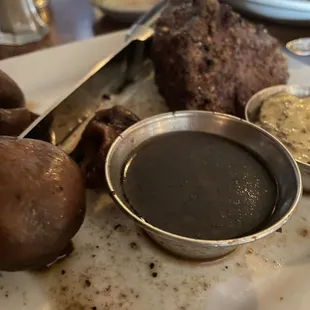 &quot;6&quot; oz filet. Super small. Bérnaiase  was  hard and gross. 4 bucks extra.