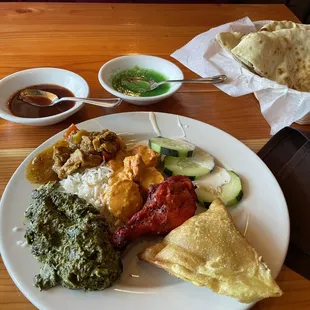 Lunch buffet good as pre-Covid. Great fresh naan from kitchen, not sitting in buffet tray!