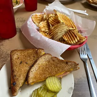 Grill cheese with ham and waffle Fries - yum!