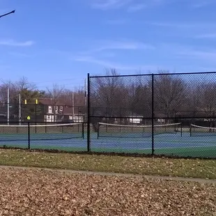 nice tennis courts