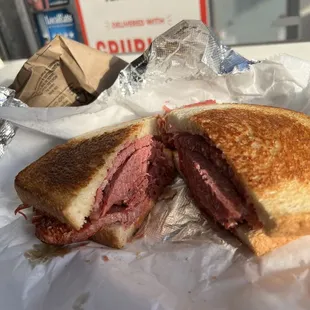 Corned Beef Sandwich with side of thousand island