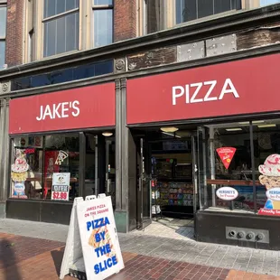 the front of a pizza shop