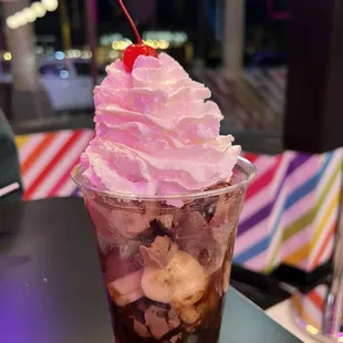 Huge sundae w many gf goodies