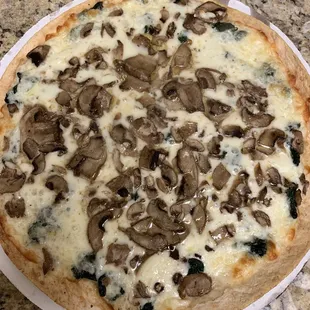 Mushroom Florentine pizza
