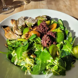 Grilled Chicken Mediterranean Salad*