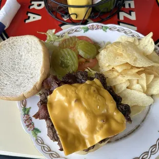 Bacon cheeseburger special with chips