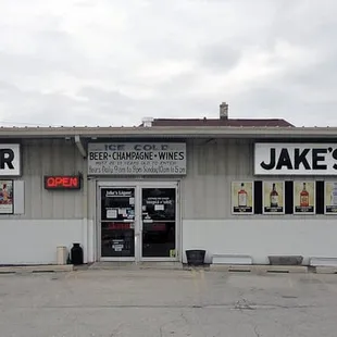 the front of a liquor store