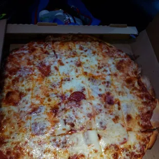 Large pepperoni pizza