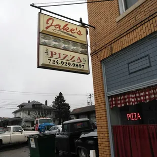 a view of the outside of a restaurant