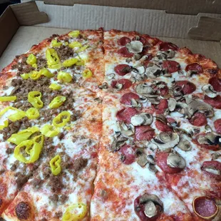 Half pepperoni / mushroom Half saugage/ banana peppers : Yum!!