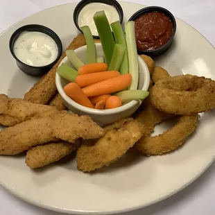 food, chicken wings and fried chicken