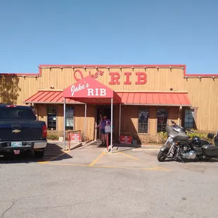 the outside of a restaurant