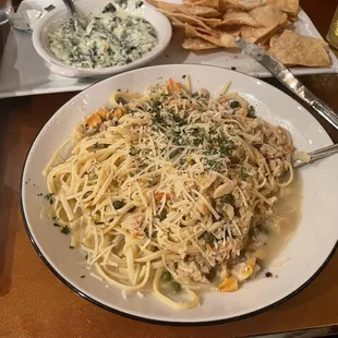 Clams linguine, good, but I prefer a thicker sauce, still cleaned my plate, was delicious.