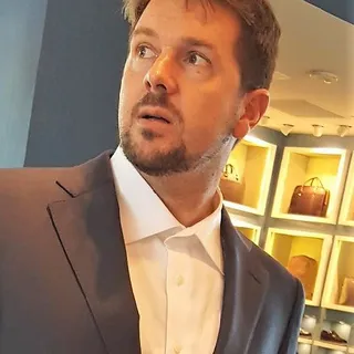 Dan J.