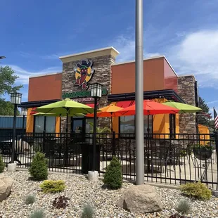 the outside of a restaurant