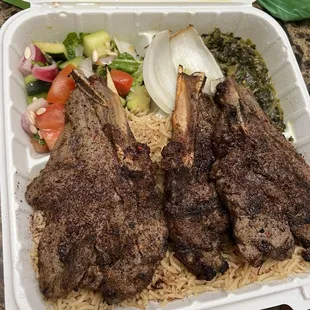Lamb chops with spinach and salad