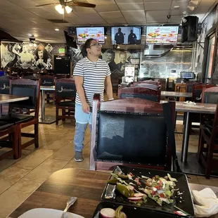 Wallpaper ..... who's who ?