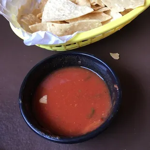 The salsa with the complimentary chips is deeeeeliciois!