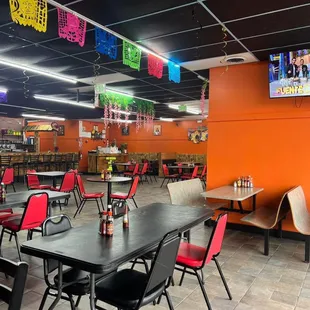 ables and chairs in a mexican restaurant