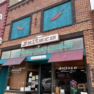 Exterior shot! Pretty little downtown!