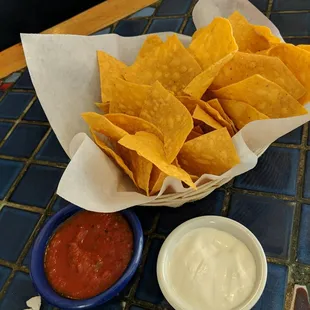 nachos and salsa