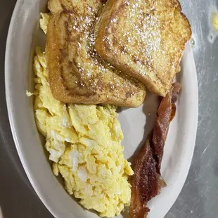 French Toast w/Eggs