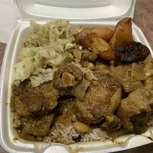 Oxtails, cabbage and plantains